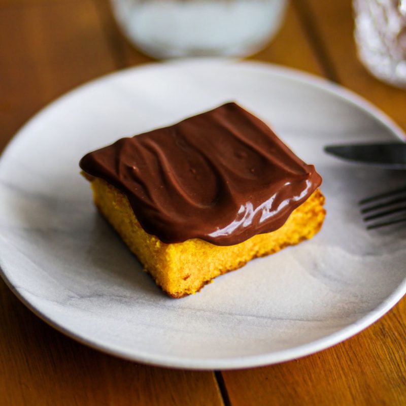 Bolo de Cenoura fofinho com Cobertura de chocolate 70% da MARMITA FITNESS