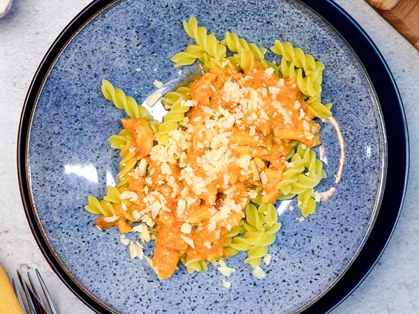 Fusilli ao Molho de Frango