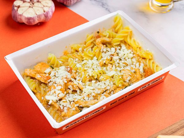 Fusilli ao Molho de Frango
