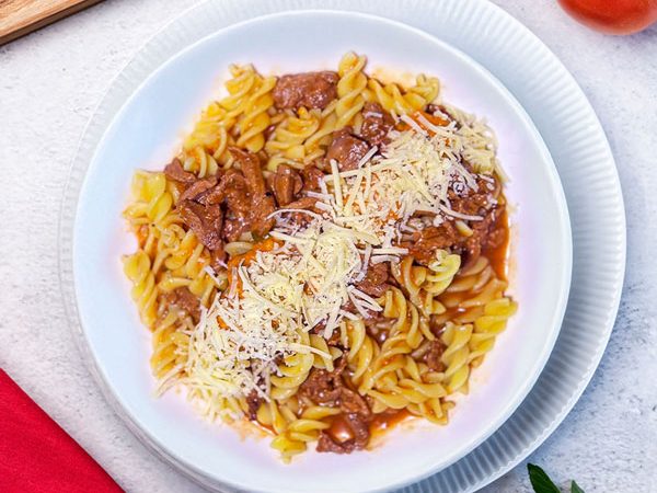 Fusilli ao Molho de Filé Mignon